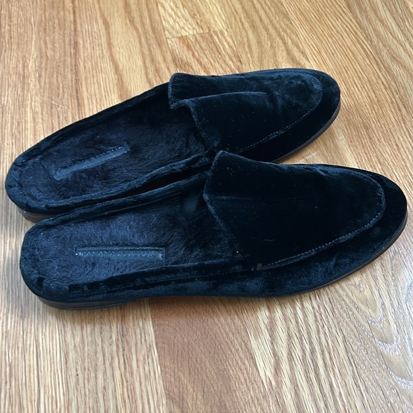 Banana Republic Black Velvet Faux Fur Mule Size 7 - Picture 2 of 9